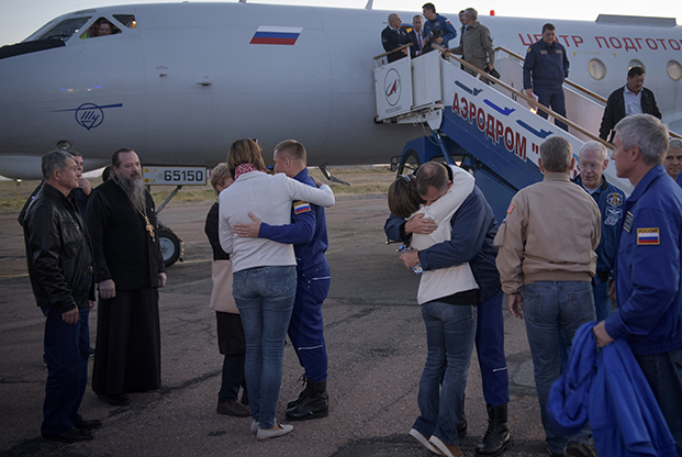 10112018 Soyuz reunion.jpg