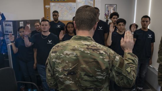 1st Fighter Wing leadership visits recruiting station