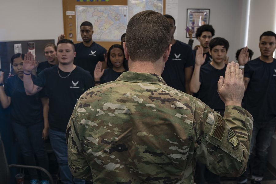 1st Fighter Wing leadership visits recruiting station