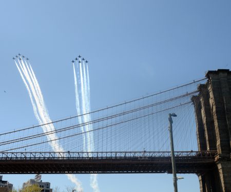 Flyover Brooklyn Bridge
