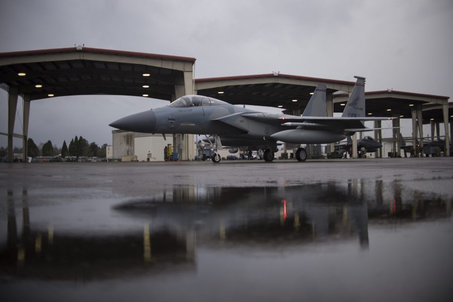 F-15 Eagle taxis flight line