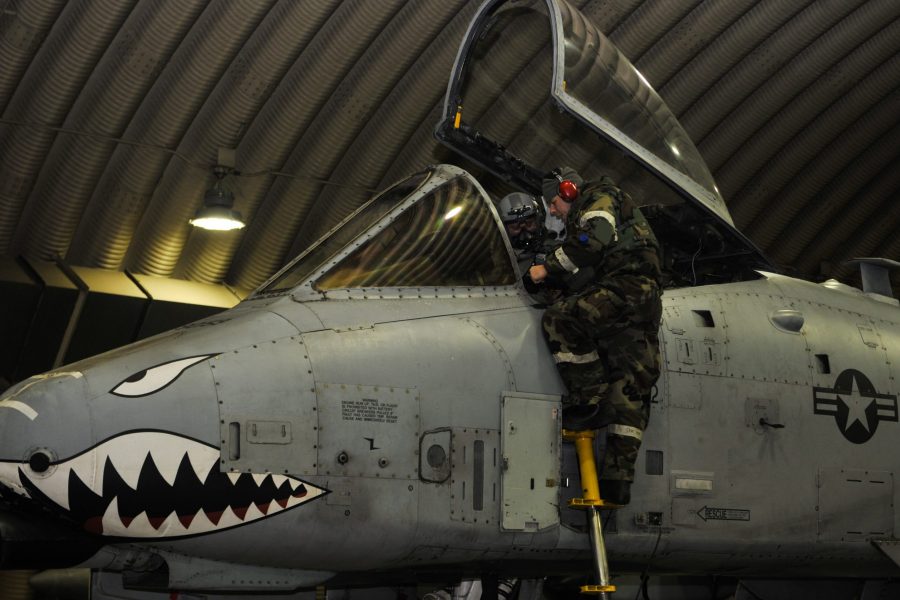 Airmen prepare A10s for flight