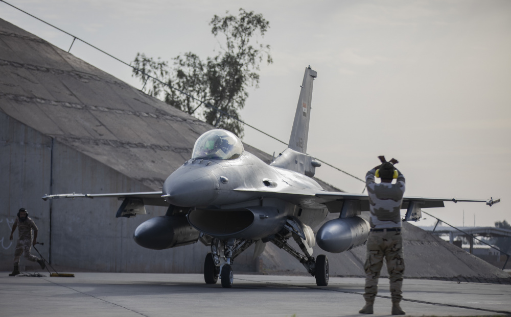 تقرير أميركي: F-16 سلاح العراق الأكثر فعالية في مواجهة داعش Iraqi-F-16