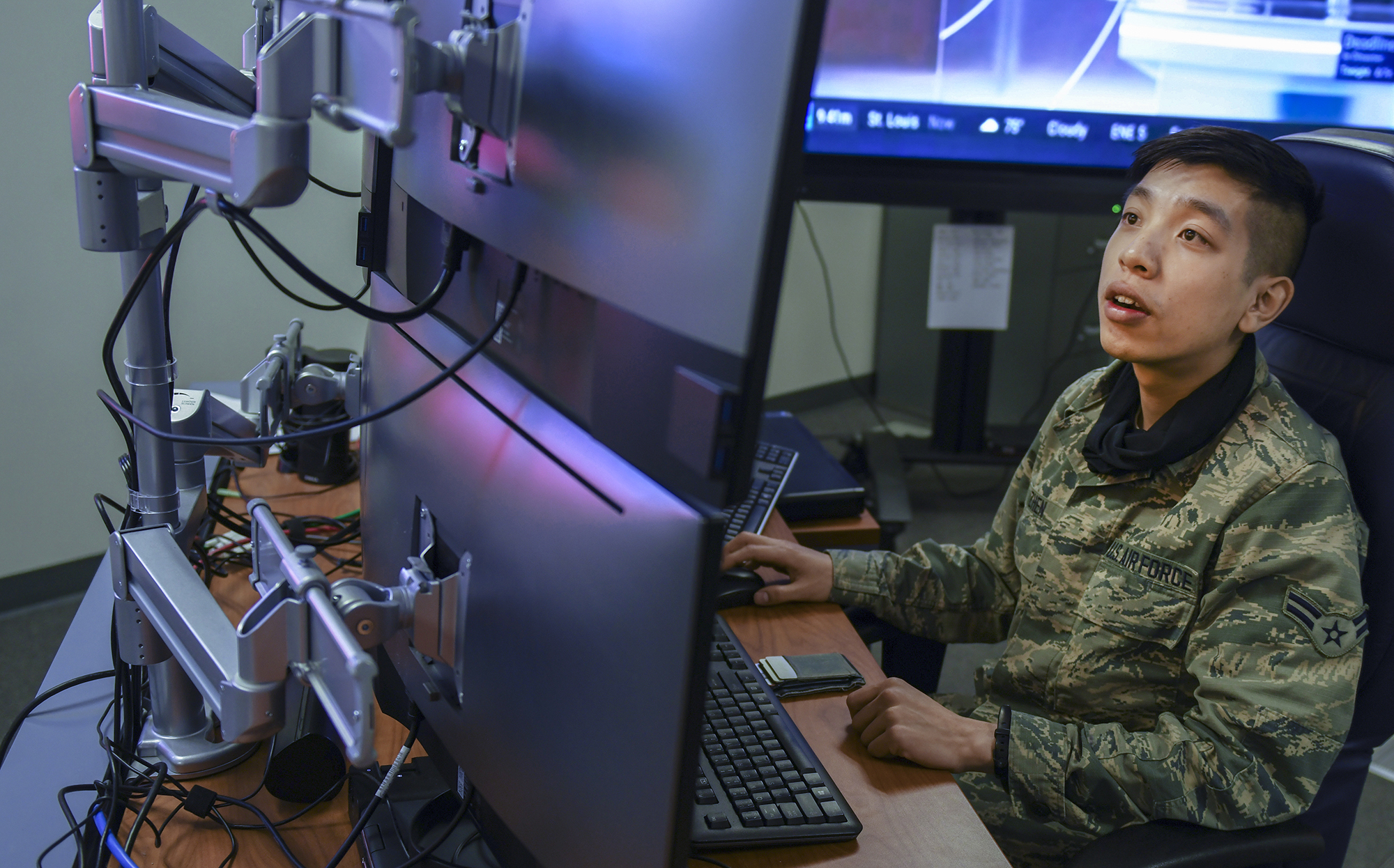 Air Force’s Enterprise, Warfighting IT Networks Have to Merge, Says Information Dominance Director