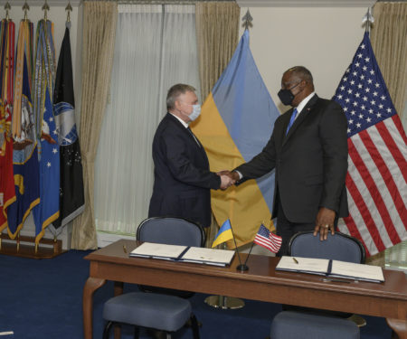 Secretary of Defense host Ukraine President