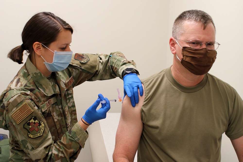 23,000 Airmen and Guardians Unvaccinated as Deadline for Guard and Reserve Passes