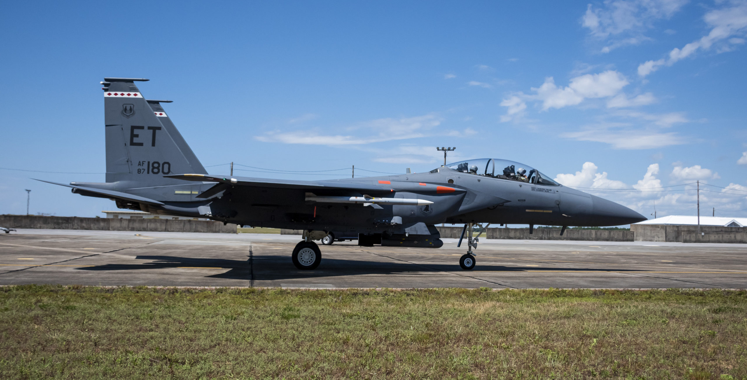Air Force Successfully Tests Redesigned AMRAAM AIM-120D3