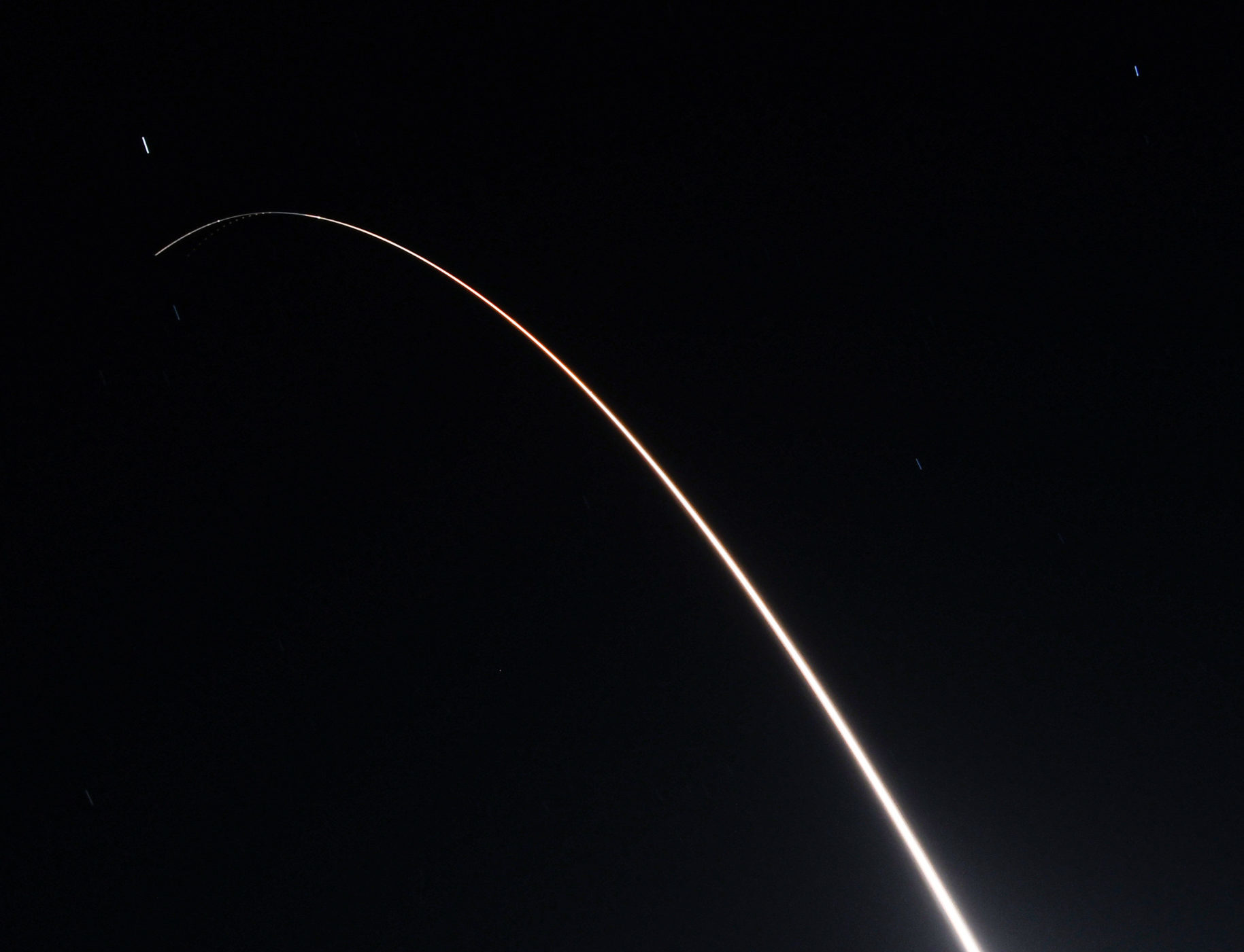 ВВС запускают первое испытание межконтинентальной баллистической ракеты после того, как Россия «приостановила» новый СНВ