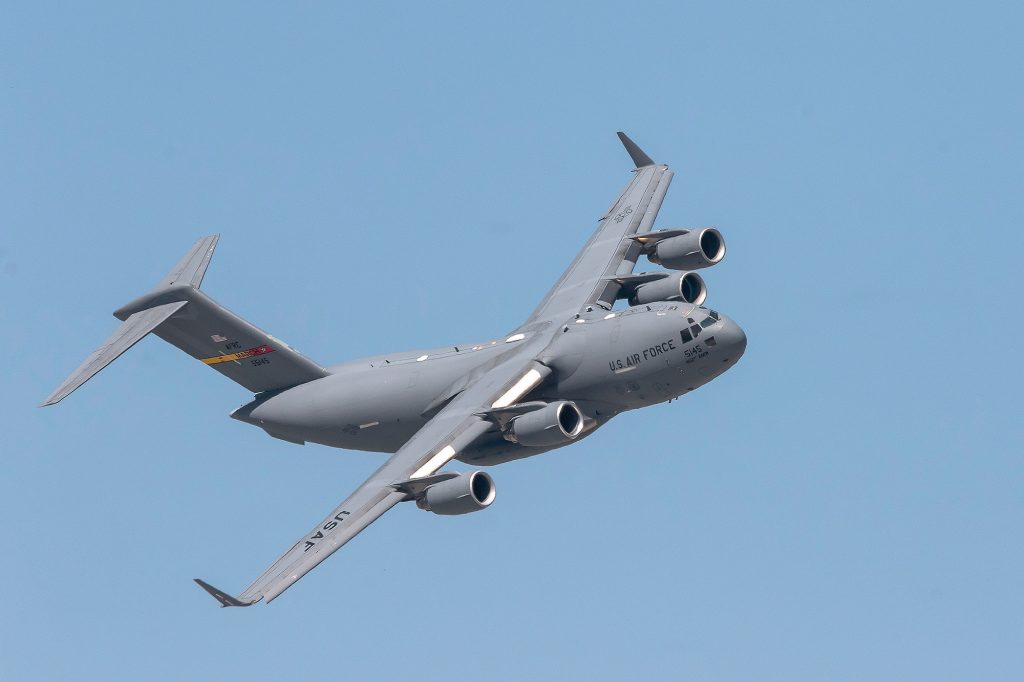 usaf-c-17s-fly-in-and-out-of-israel
