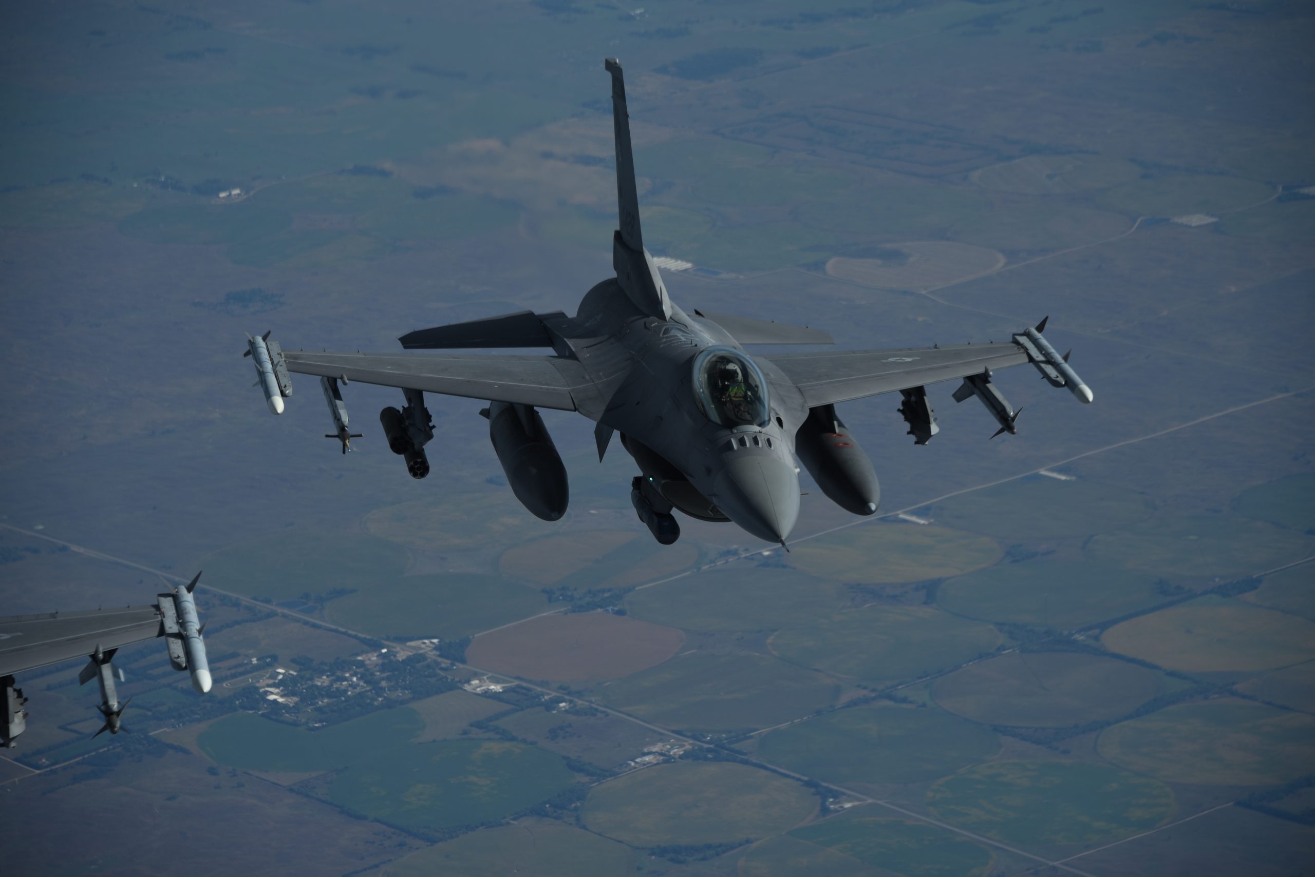 Kendall Will Fly on Autonomously-Piloted F-16 for a Sneak Peek on CCA Technology