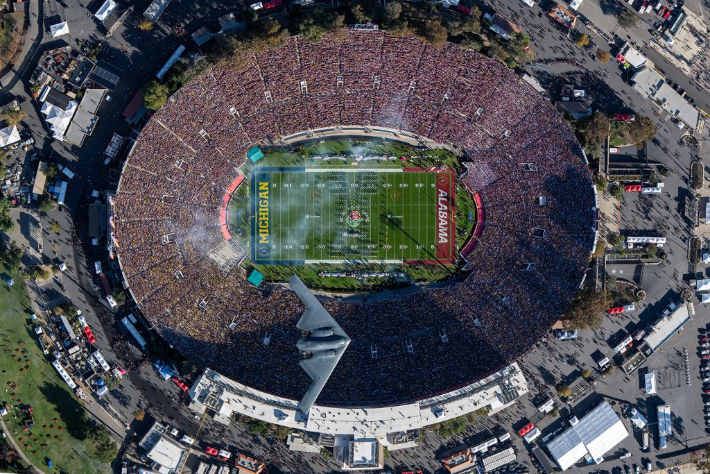 PHOTOS How an Aerial Photographer Snapped the B2 Flying Over the Rose
