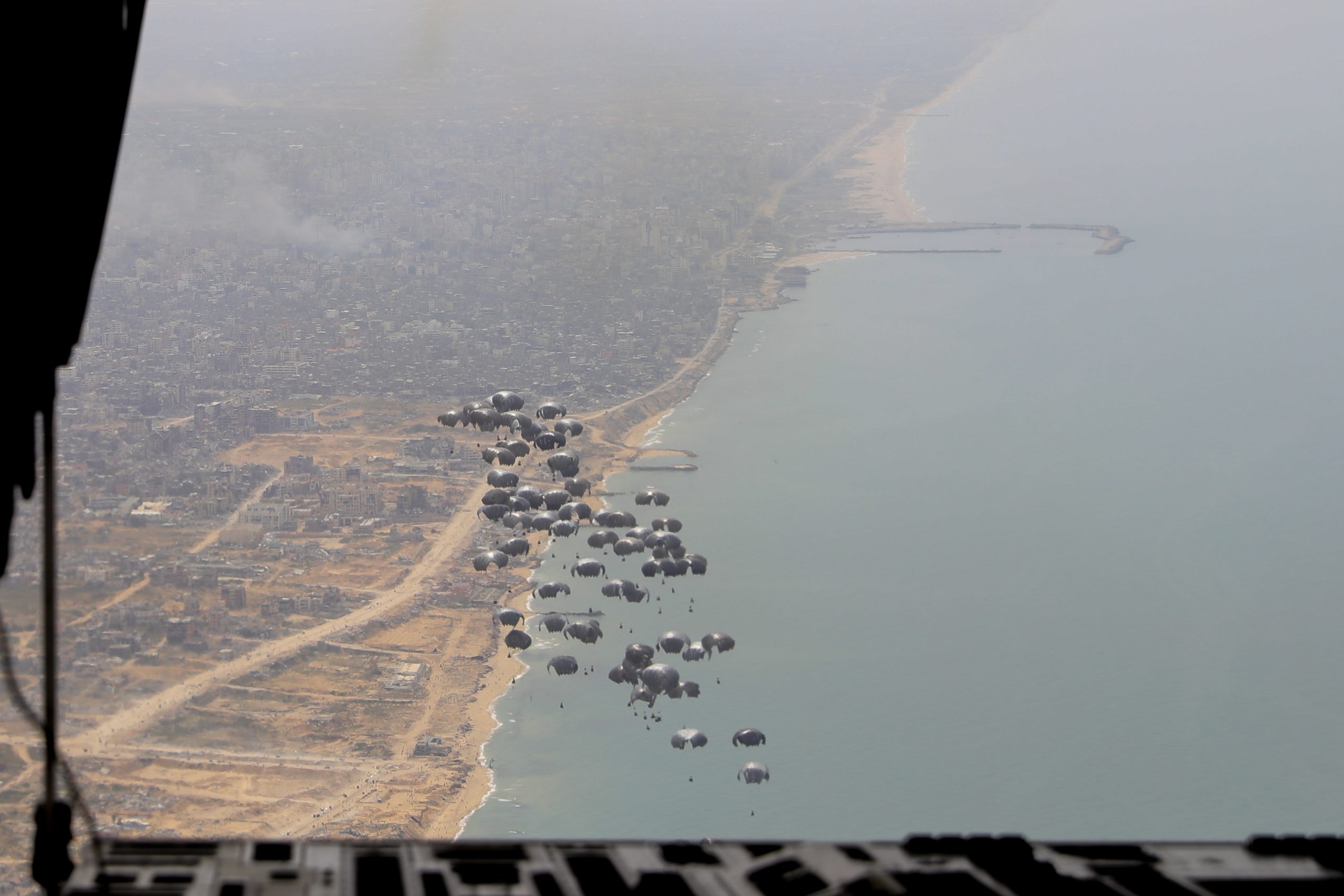 USAF Aid Airdrops to Gaza to Continue Even as US Pier Opens
