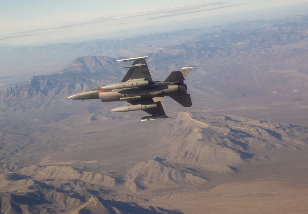 Pilot Ejects from F-16 Crash at Holloman Air Force Base