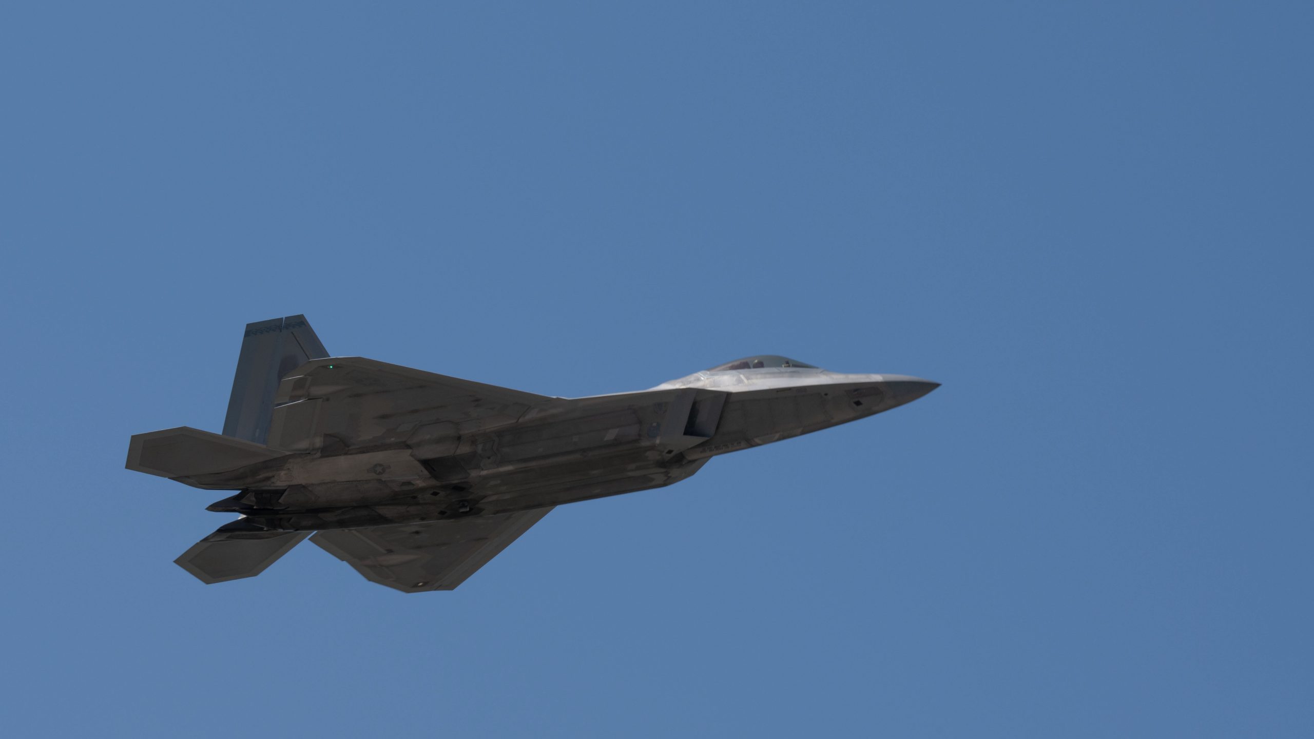F-22s Practice Dogfights over the Korean Peninsula with ROK F-35s
