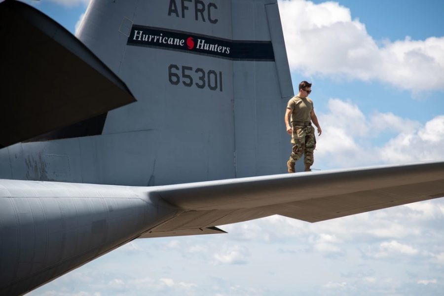 hurricane hunters wc-130j