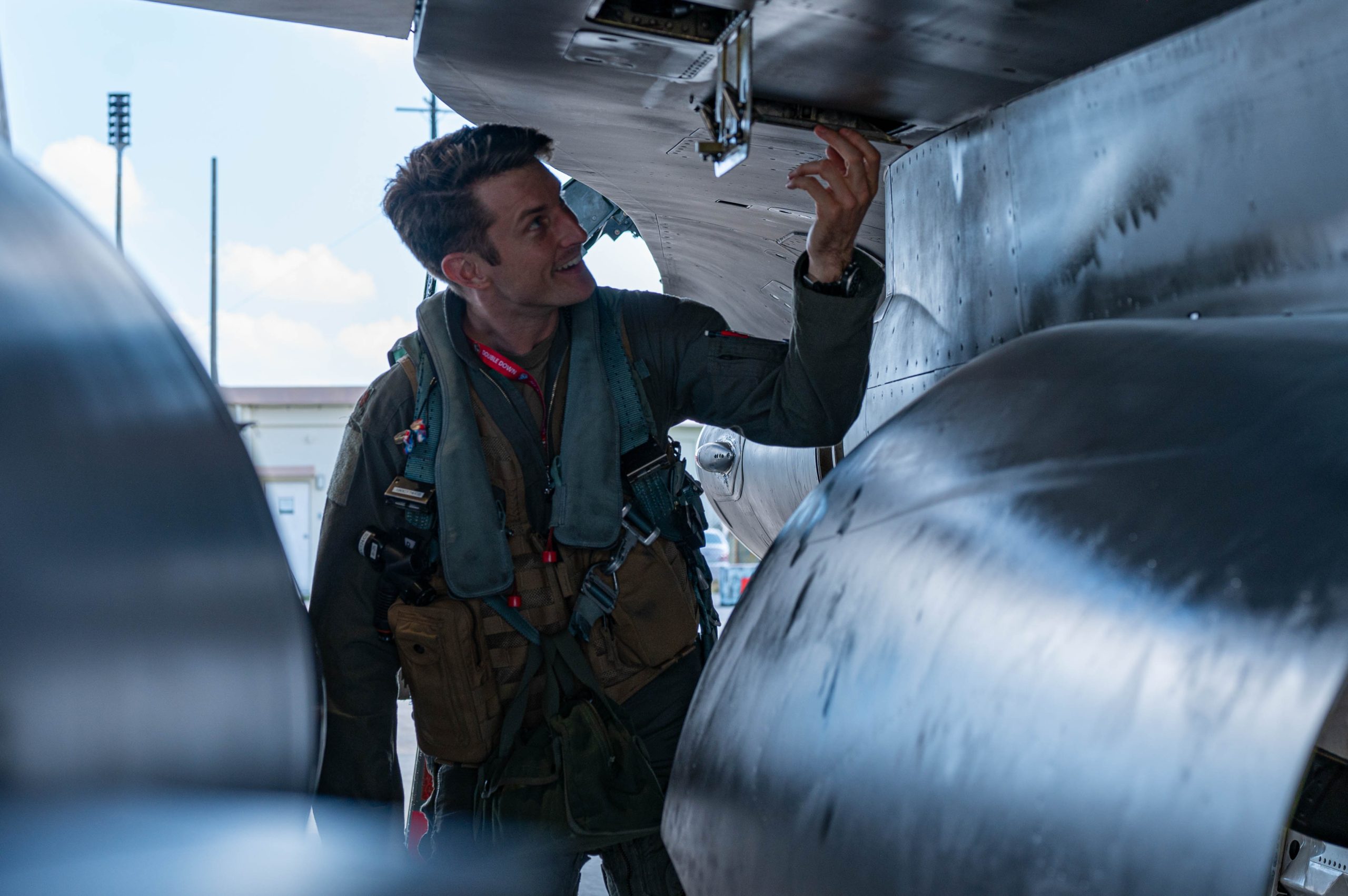 Kadena Adds New F-16 and F-22 Fighters, Some F-15s Remain