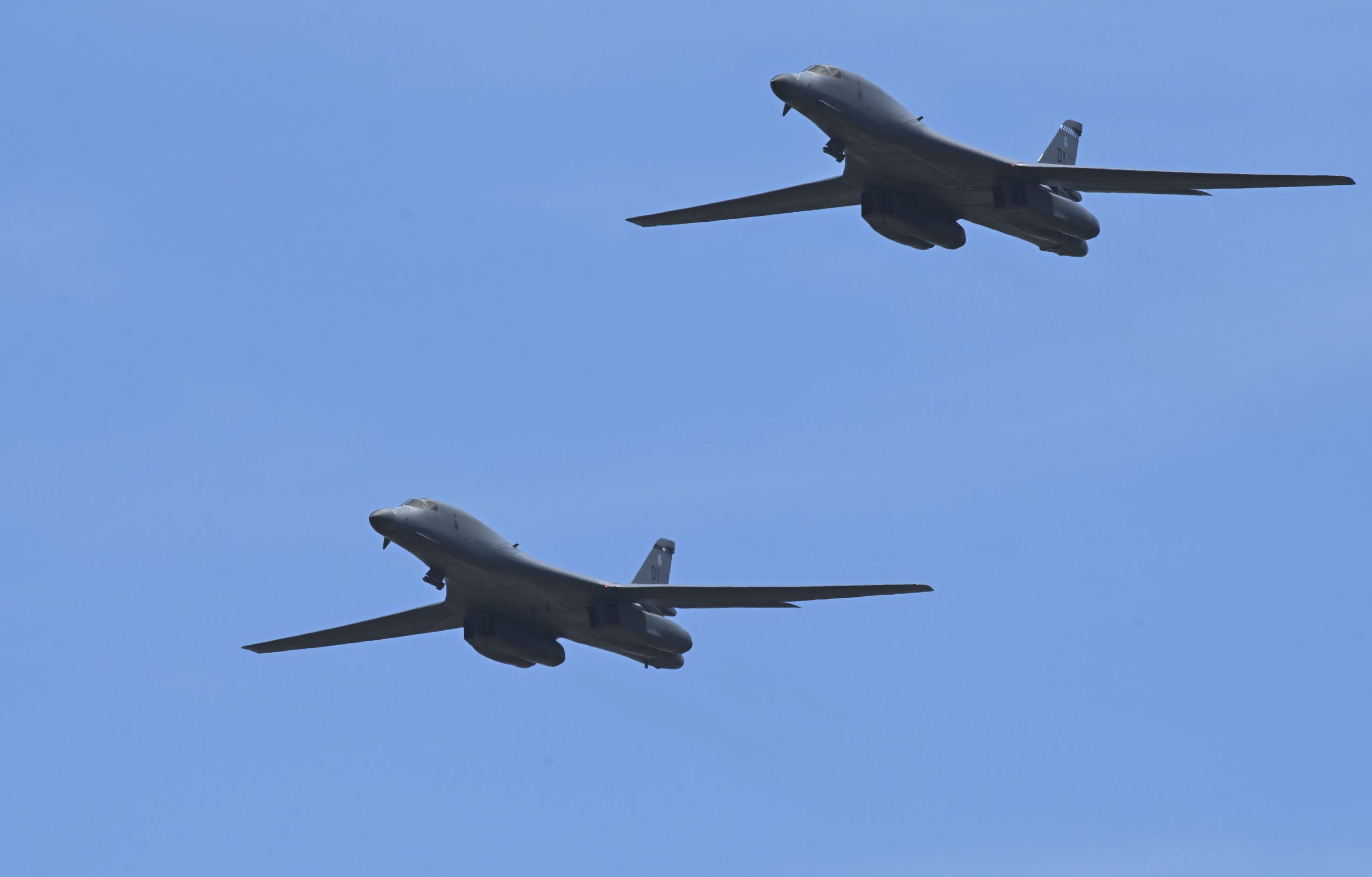 US Dispatches Aircraft Carrier, B-1 Bombers Near Venezuela as Trump Ponders Expanded Strikes