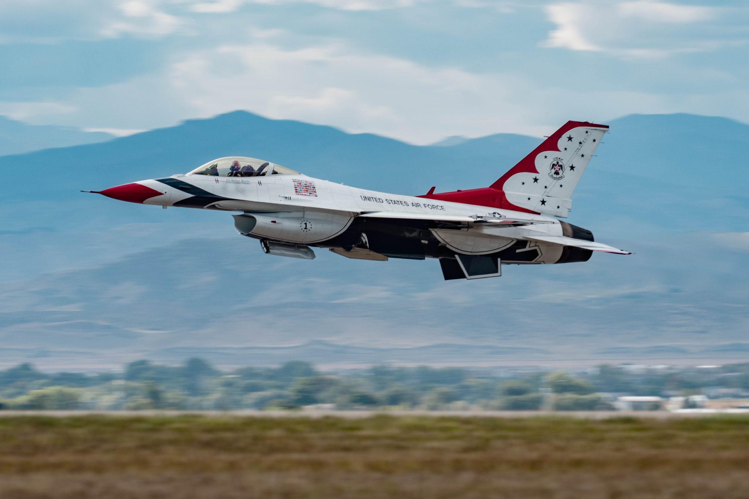 Thunderbird F-16 Crashes in California, Pilot OK