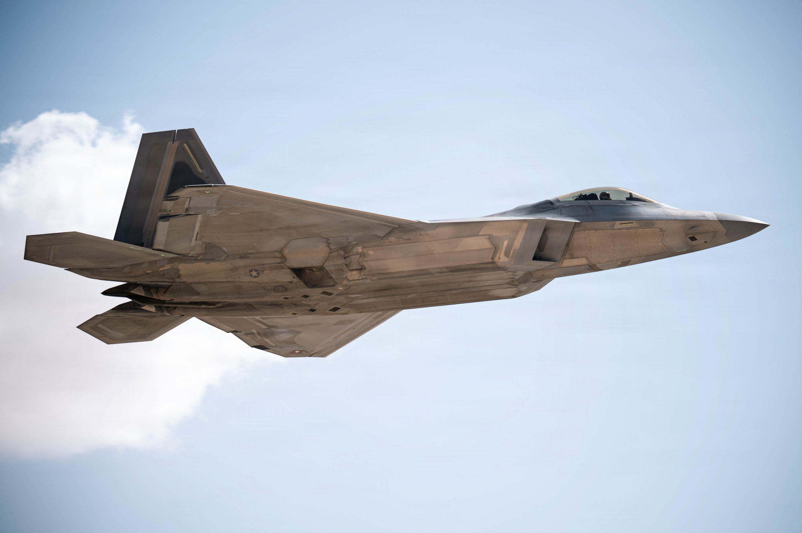 F-22s Become Latest USAF Combat Aircraft to Leave Middle East Despite Iran Tensions