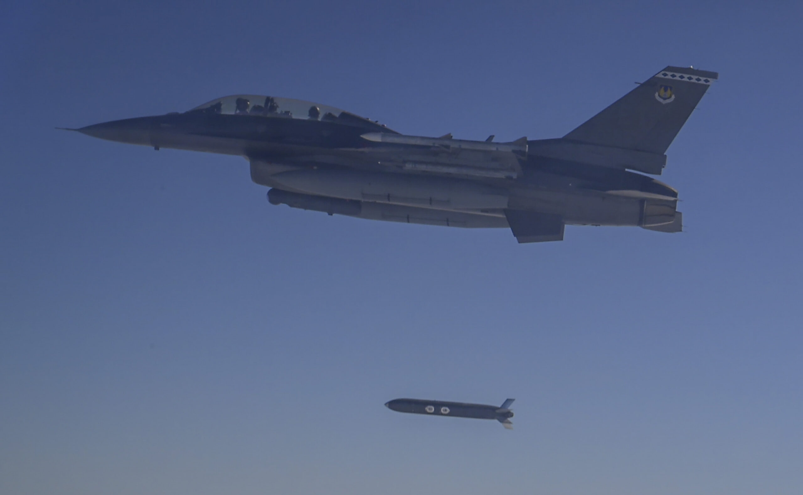 F-16 Tests 'Rusty Dagger' Extended-Range Missile | Air & Space Forces  Magazine